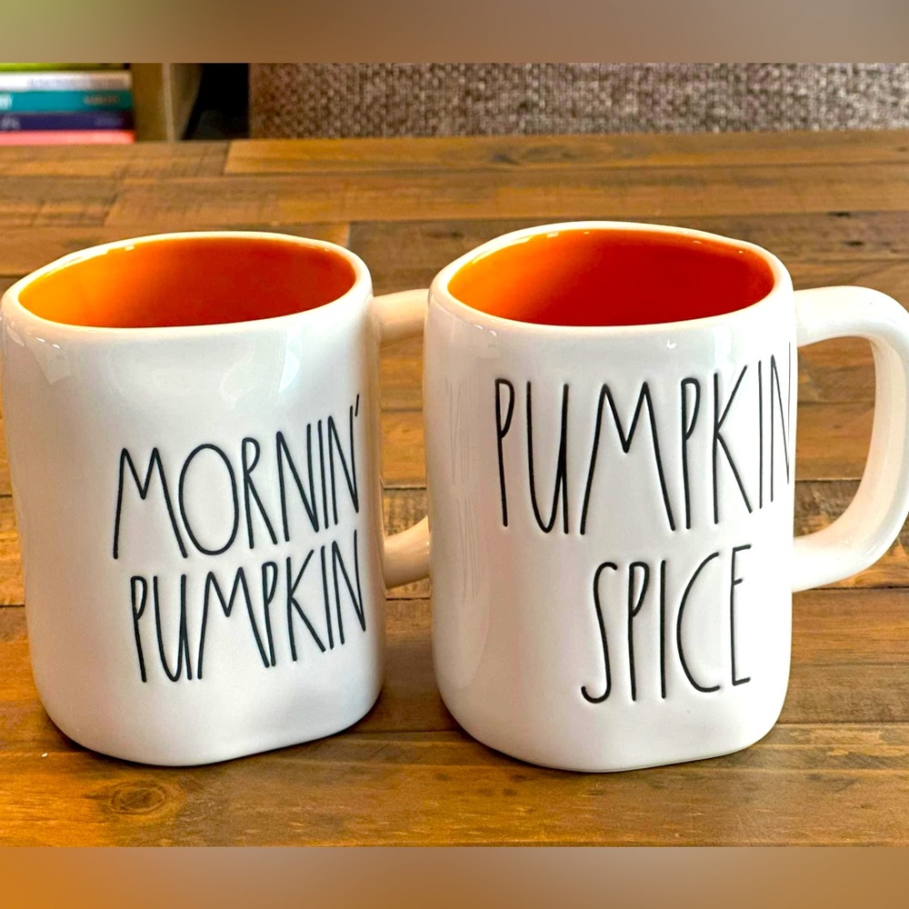 Two Rae Dunn pumpkin themed mugs - perfect condition 🎃🎃